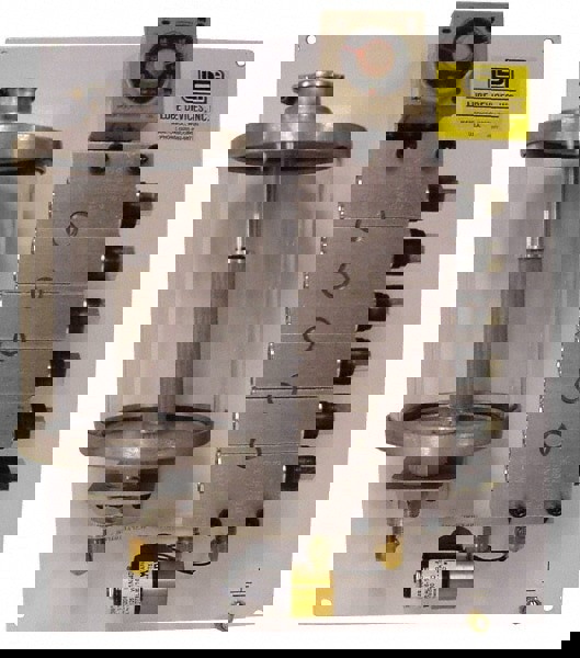 1 Quart Reservoir Capacity, 0.16 cc Output per Cycle, 4 Outlet Panel-Mounted Central Lubrication System Air-Operated Pump